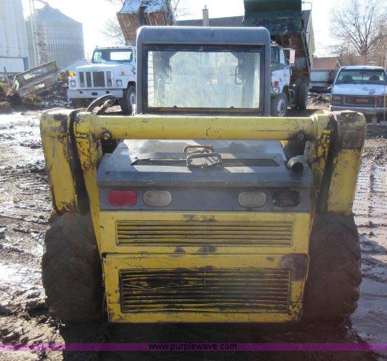 image for item I6852 2001 Gehl 7600 skid steer