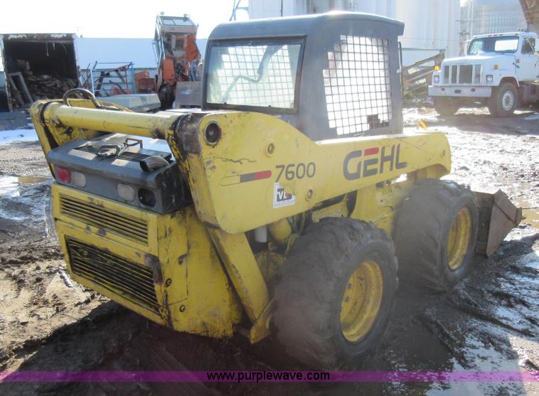 image for item I6852 2001 Gehl 7600 skid steer
