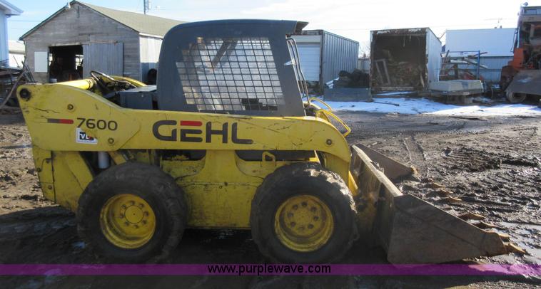 image for item I6852 2001 Gehl 7600 skid steer