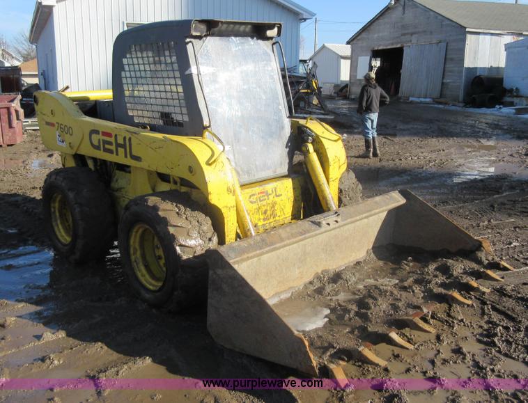 image for item I6852 2001 Gehl 7600 skid steer