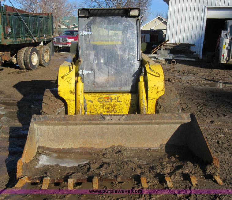 image for item I6852 2001 Gehl 7600 skid steer