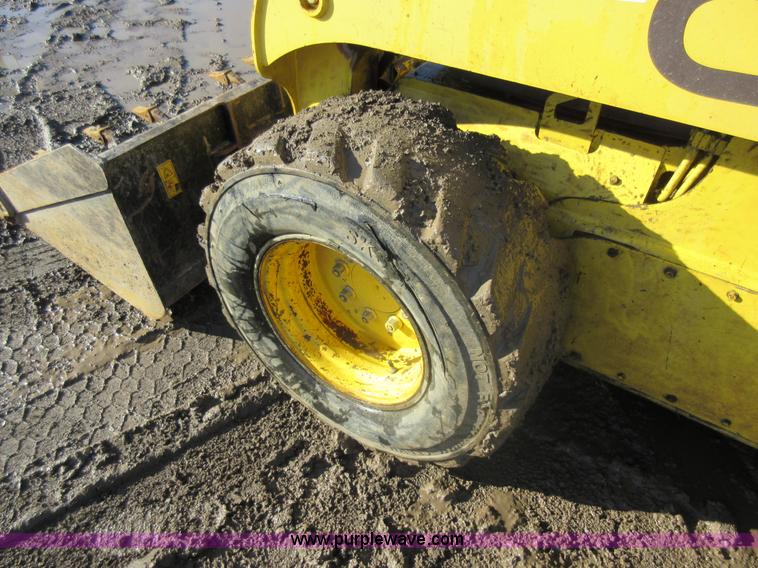 image for item I6852 2001 Gehl 7600 skid steer