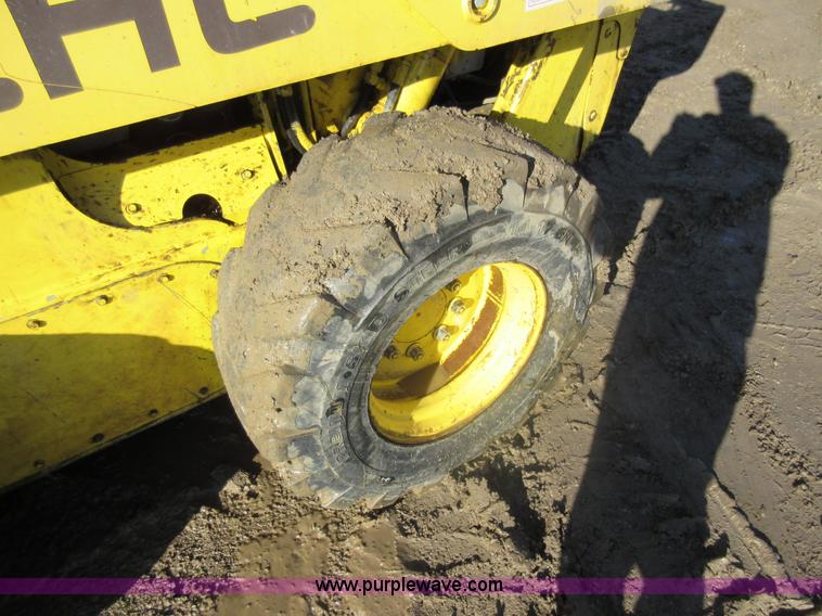 image for item I6852 2001 Gehl 7600 skid steer