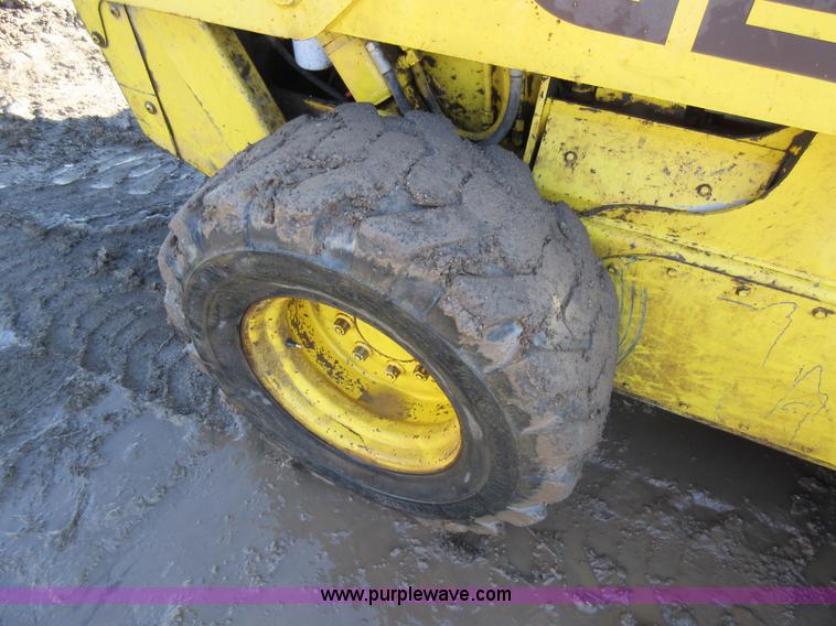 image for item I6852 2001 Gehl 7600 skid steer