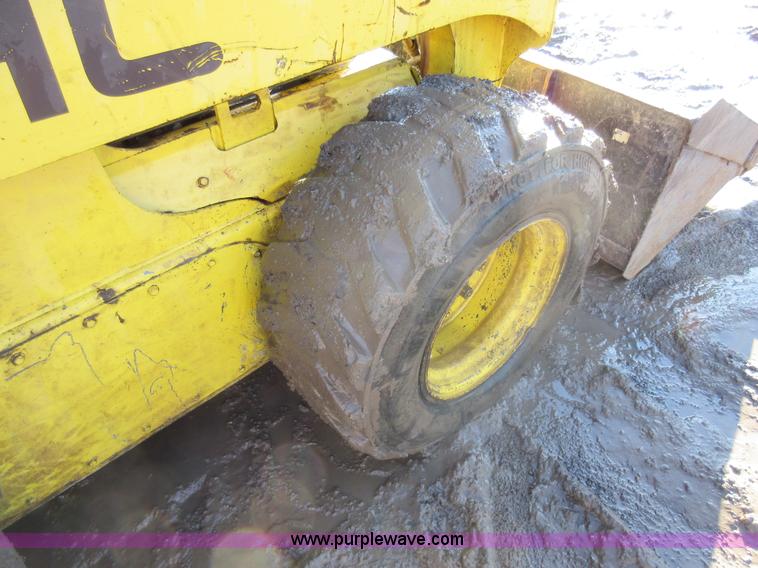 image for item I6852 2001 Gehl 7600 skid steer