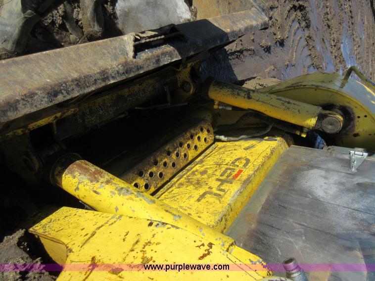 image for item I6852 2001 Gehl 7600 skid steer