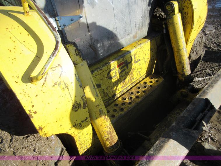 image for item I6852 2001 Gehl 7600 skid steer