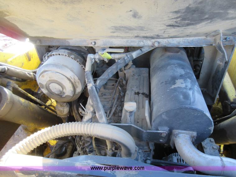 image for item I6852 2001 Gehl 7600 skid steer