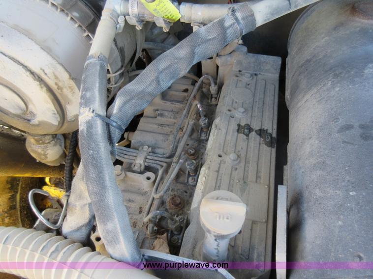 image for item I6852 2001 Gehl 7600 skid steer