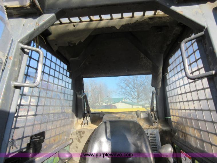 image for item I6852 2001 Gehl 7600 skid steer