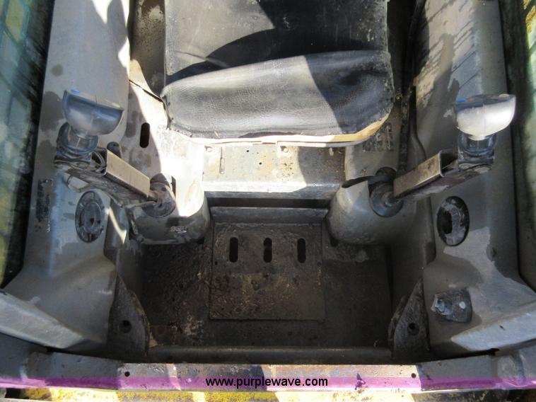 image for item I6852 2001 Gehl 7600 skid steer