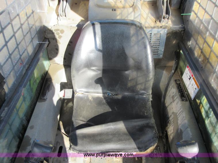 image for item I6852 2001 Gehl 7600 skid steer