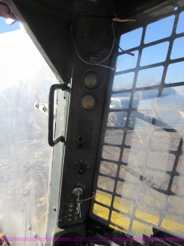 image for item I6852 2001 Gehl 7600 skid steer