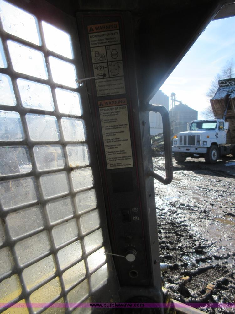 image for item I6852 2001 Gehl 7600 skid steer