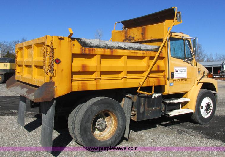 image for item I8774 2001 Freightliner FL70 dump truck