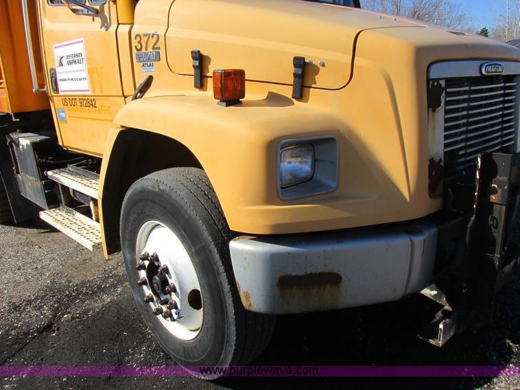 image for item I8774 2001 Freightliner FL70 dump truck