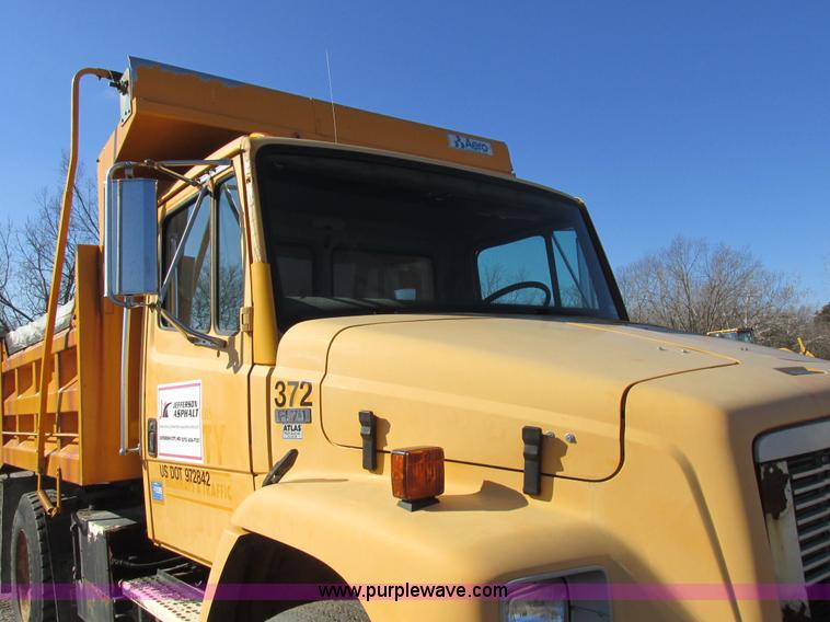image for item I8774 2001 Freightliner FL70 dump truck