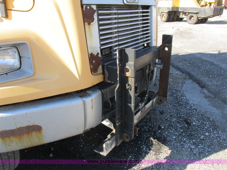 image for item I8774 2001 Freightliner FL70 dump truck