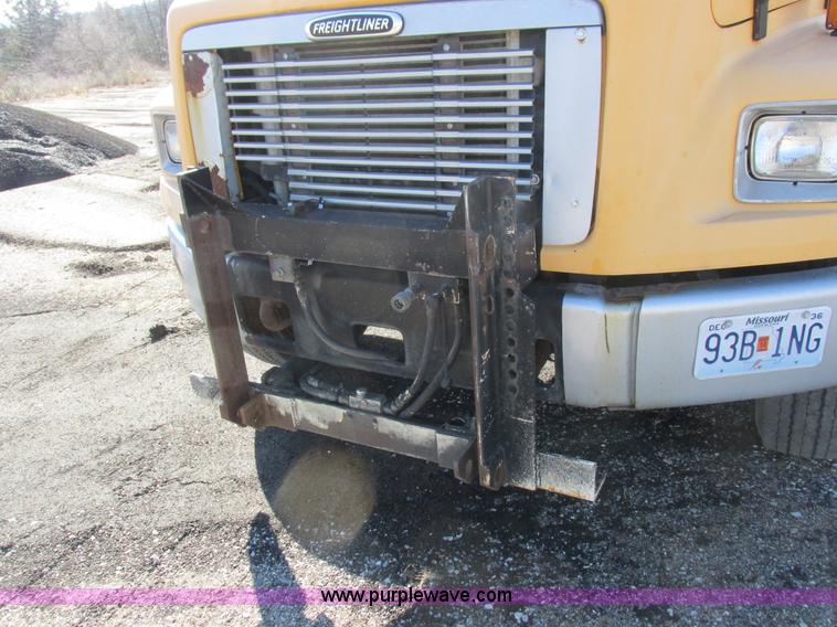 image for item I8774 2001 Freightliner FL70 dump truck
