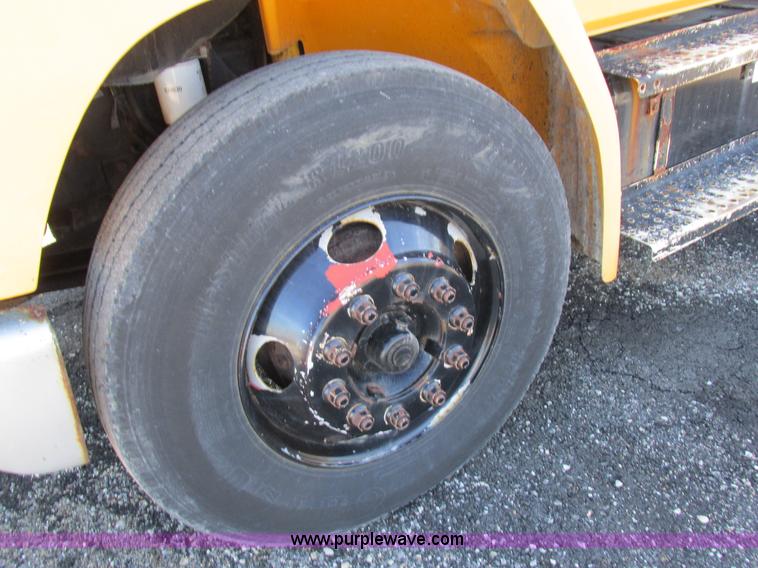 image for item I8774 2001 Freightliner FL70 dump truck