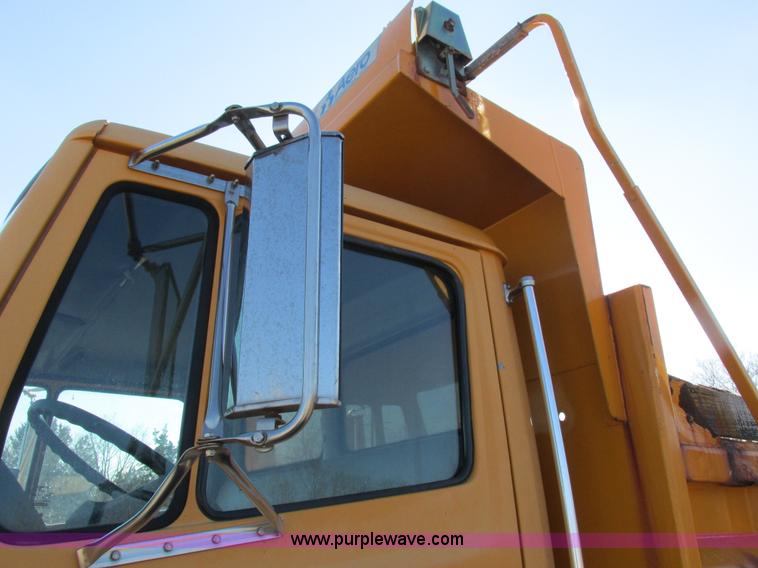 image for item I8774 2001 Freightliner FL70 dump truck