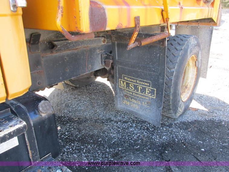 image for item I8774 2001 Freightliner FL70 dump truck