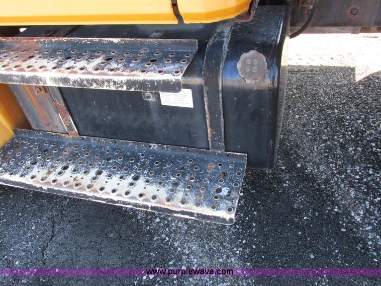 image for item I8774 2001 Freightliner FL70 dump truck