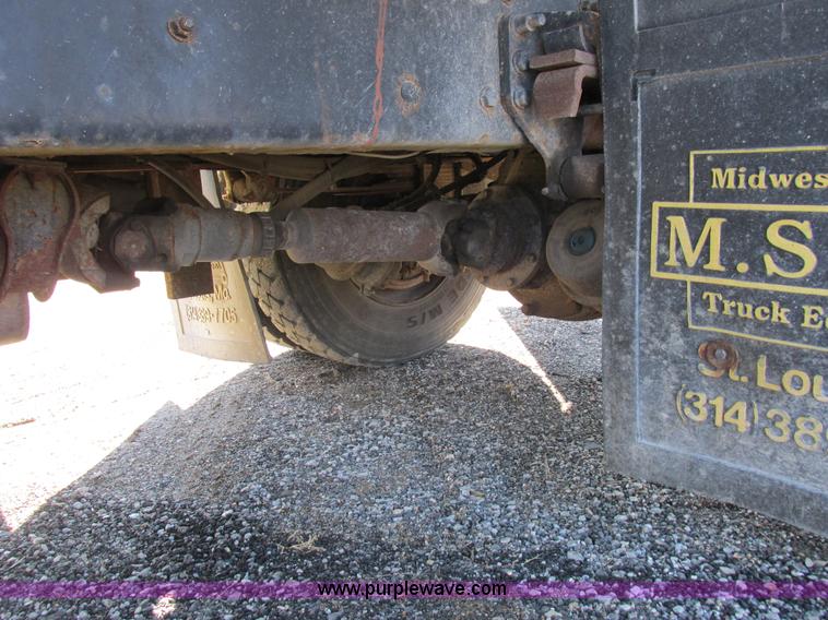 image for item I8774 2001 Freightliner FL70 dump truck