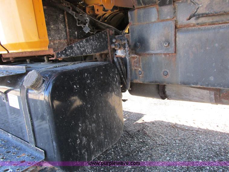 image for item I8774 2001 Freightliner FL70 dump truck