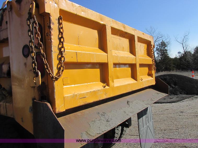 image for item I8774 2001 Freightliner FL70 dump truck