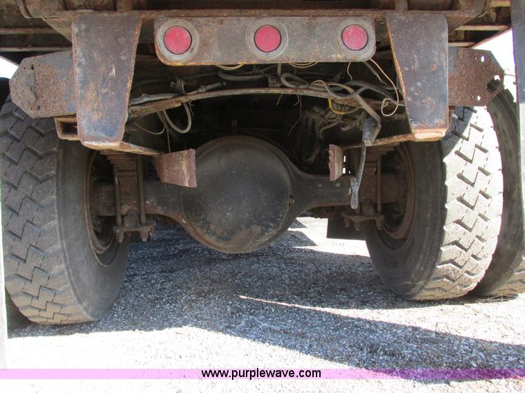 image for item I8774 2001 Freightliner FL70 dump truck
