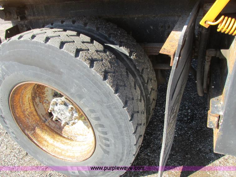 image for item I8774 2001 Freightliner FL70 dump truck