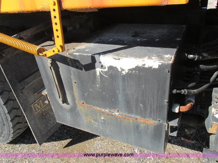 image for item I8774 2001 Freightliner FL70 dump truck