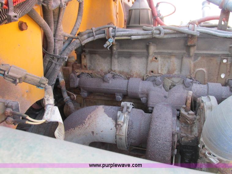 image for item I8774 2001 Freightliner FL70 dump truck