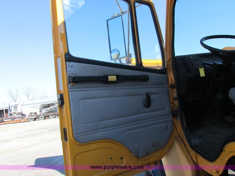 image for item I8774 2001 Freightliner FL70 dump truck