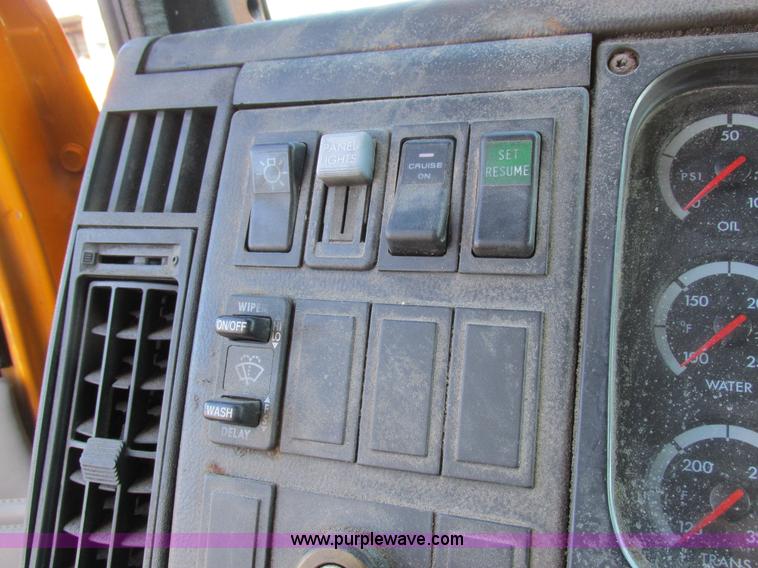 image for item I8774 2001 Freightliner FL70 dump truck