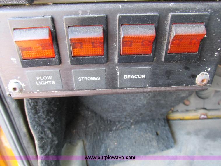 image for item I8774 2001 Freightliner FL70 dump truck