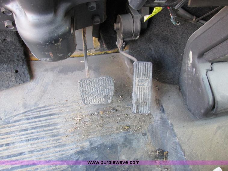 image for item I8774 2001 Freightliner FL70 dump truck