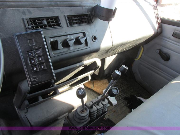 image for item I8774 2001 Freightliner FL70 dump truck