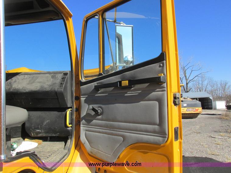 image for item I8774 2001 Freightliner FL70 dump truck