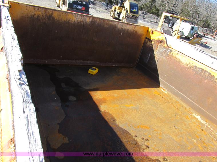 image for item I8774 2001 Freightliner FL70 dump truck