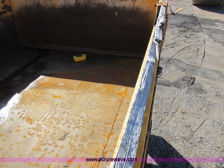 image for item I8774 2001 Freightliner FL70 dump truck