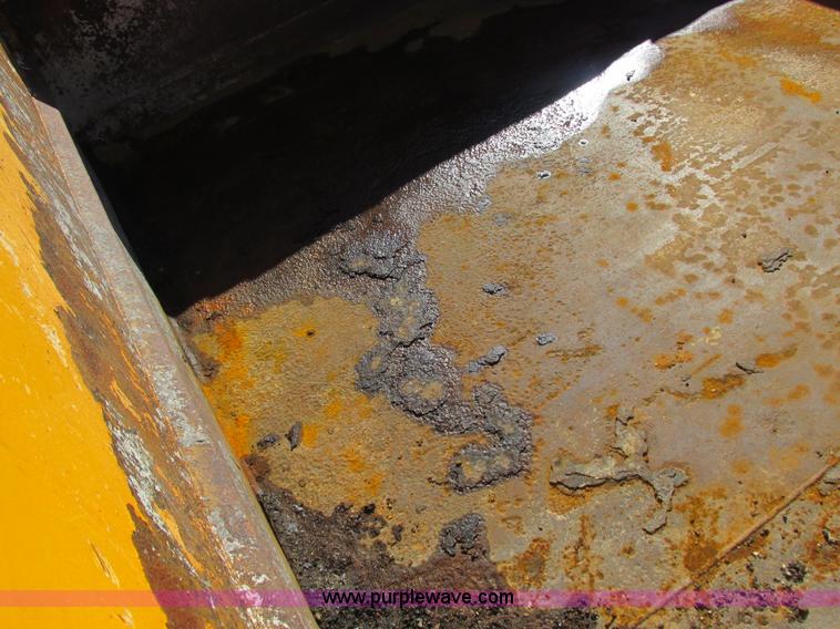 image for item I8774 2001 Freightliner FL70 dump truck