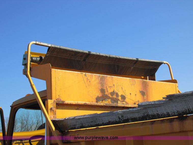 image for item I8774 2001 Freightliner FL70 dump truck