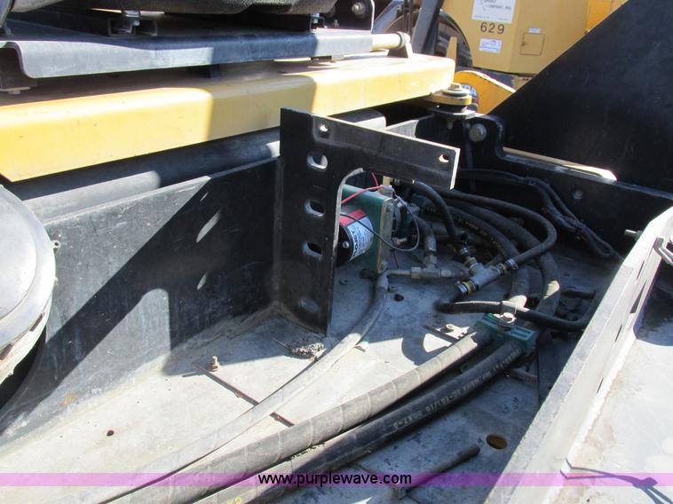 image for item I8777 2001 Caterpillar CB334D double drum roller