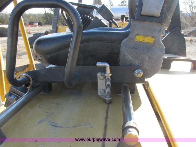 image for item I8777 2001 Caterpillar CB334D double drum roller