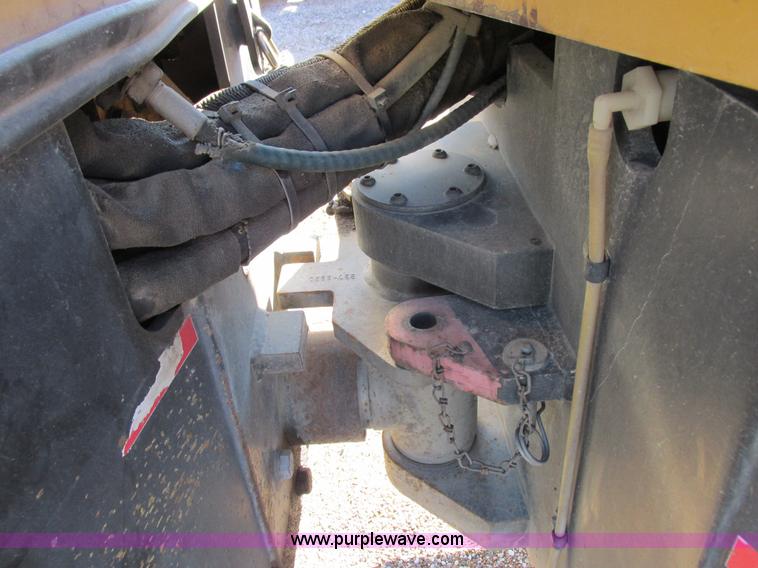 image for item I8777 2001 Caterpillar CB334D double drum roller