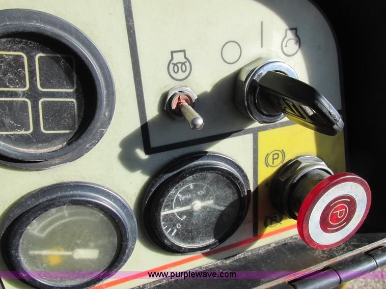 image for item I8777 2001 Caterpillar CB334D double drum roller