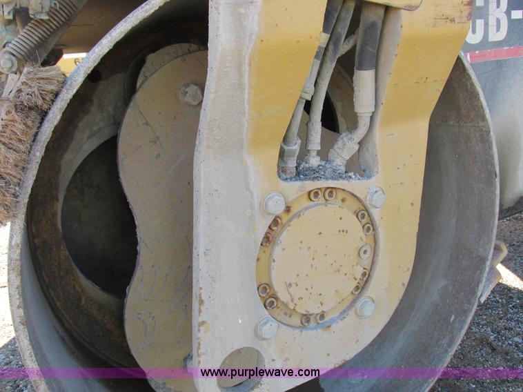 image for item I8777 2001 Caterpillar CB334D double drum roller