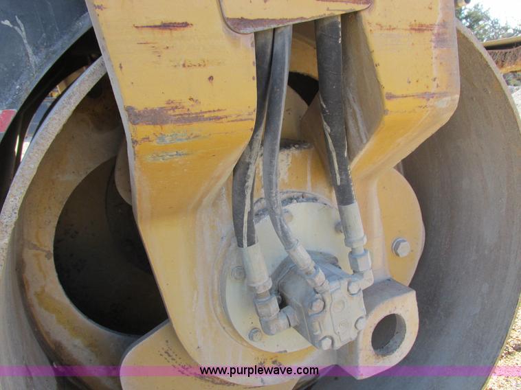 image for item I8777 2001 Caterpillar CB334D double drum roller